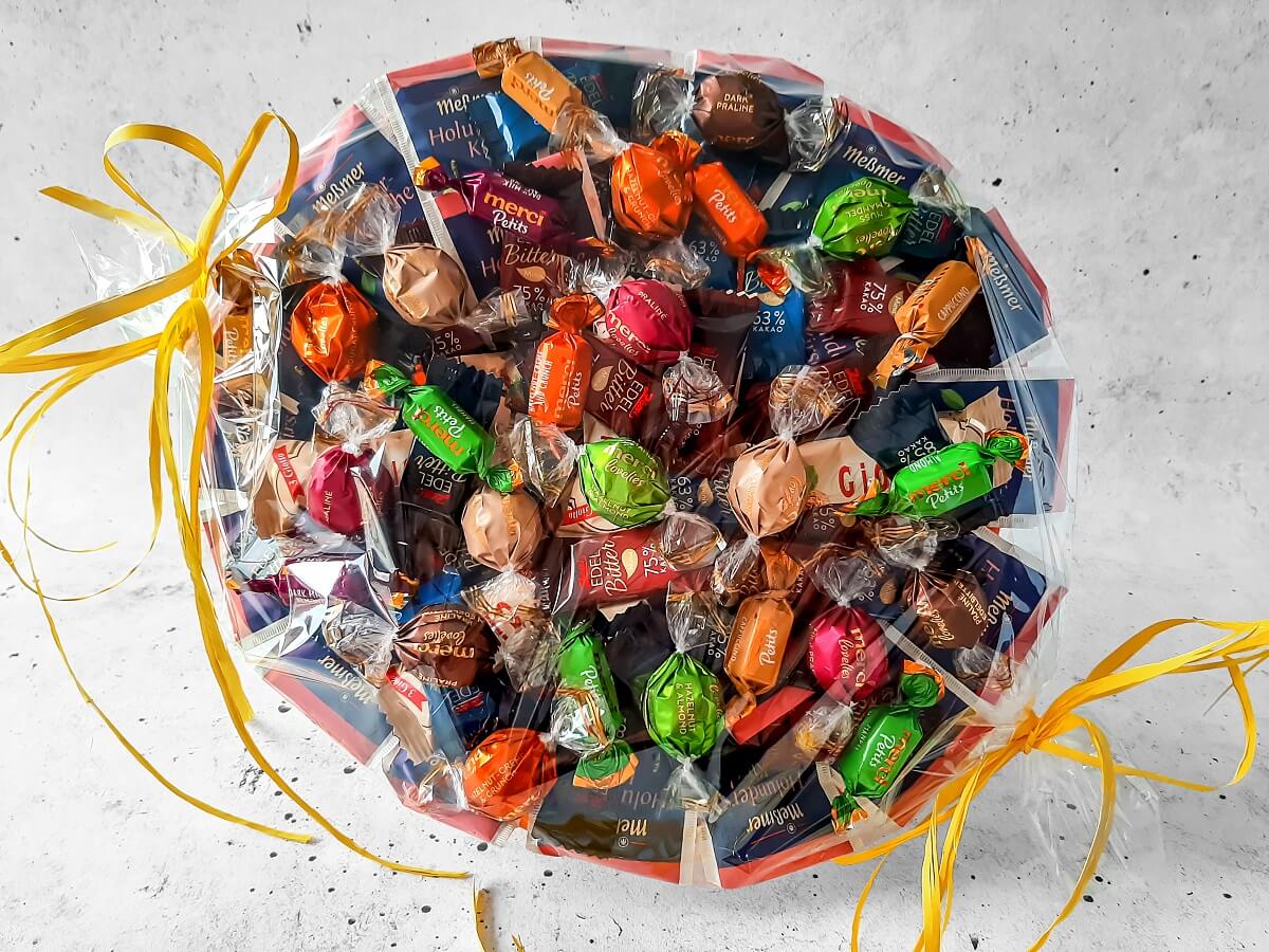 blumenstrauss-aus-suessigkeiten-kunterbunt blumenstrauss aus süßigkeiten